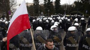 Най малко 12 души бяха арестувани днес в полскатастолицаВаршава след като