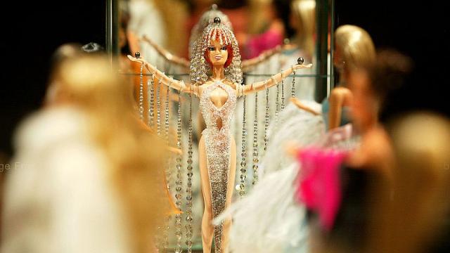 За 8 март: Силните жени като кукли Барби (СНИМКИ) 