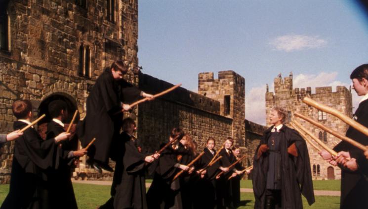 метли - ДА ЯХНЕШ МЕТЛАТА - Фермери скачали дивашки на нея из полето, за да умилостивят боговете!