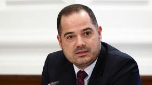 Министърът на вътрешните работи в оставка Калин Стоянов разговаря с