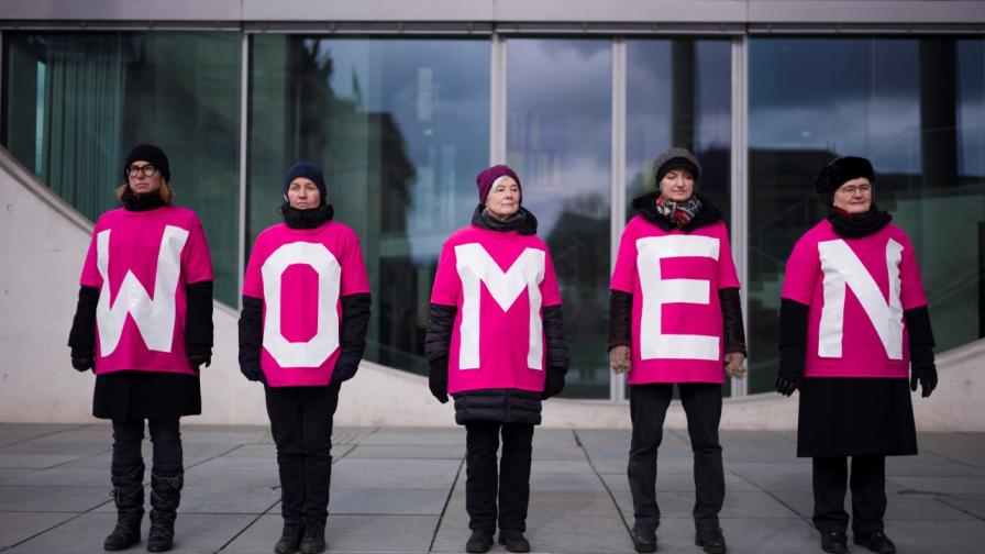Жителки на Берлин участват в демонстрация по повод Международния ден на жената