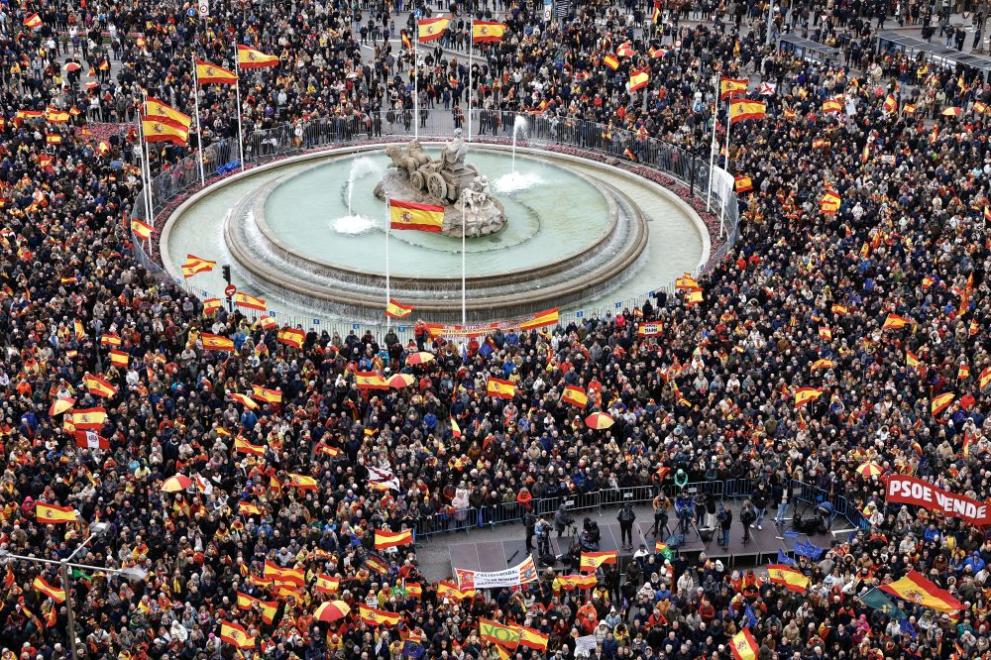 Хиляди испанци протестираха в центъра на Мадрид срещу амнистията, дадена