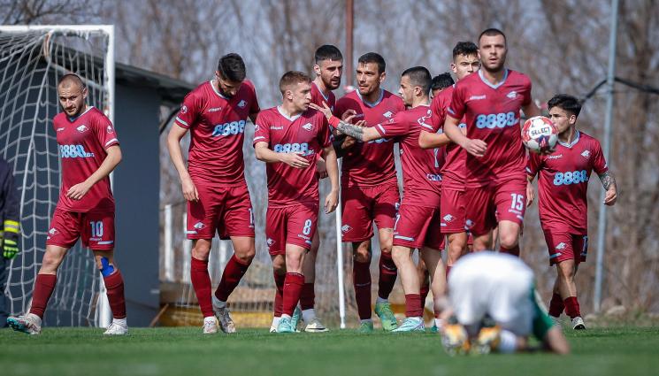 Септември - Водачът във Втора лига Септември спечели само 1 точка в последните си 2 мача