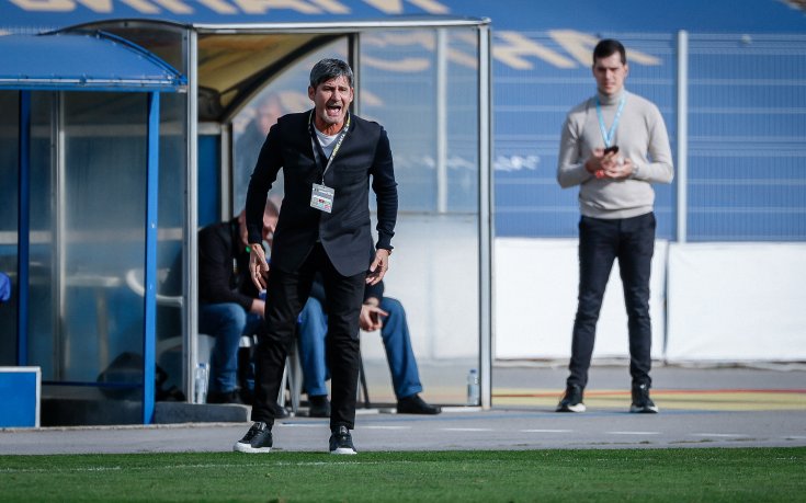 Левски без треньор и трима футболисти срещу Етър