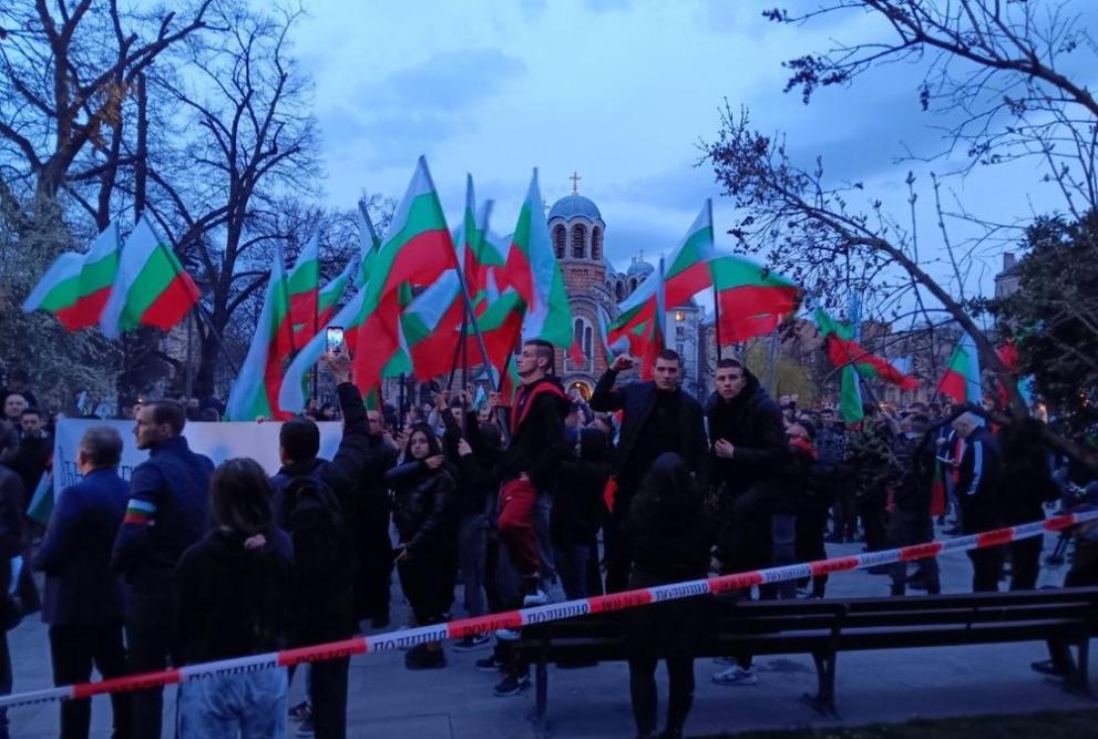 Пред сградата на МВР тази вечер тече протест под надслов