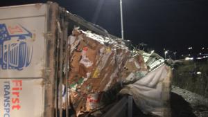 Катастрофа между два тежкотоварни автомобила затруднява движението на автомагистрала Тракия