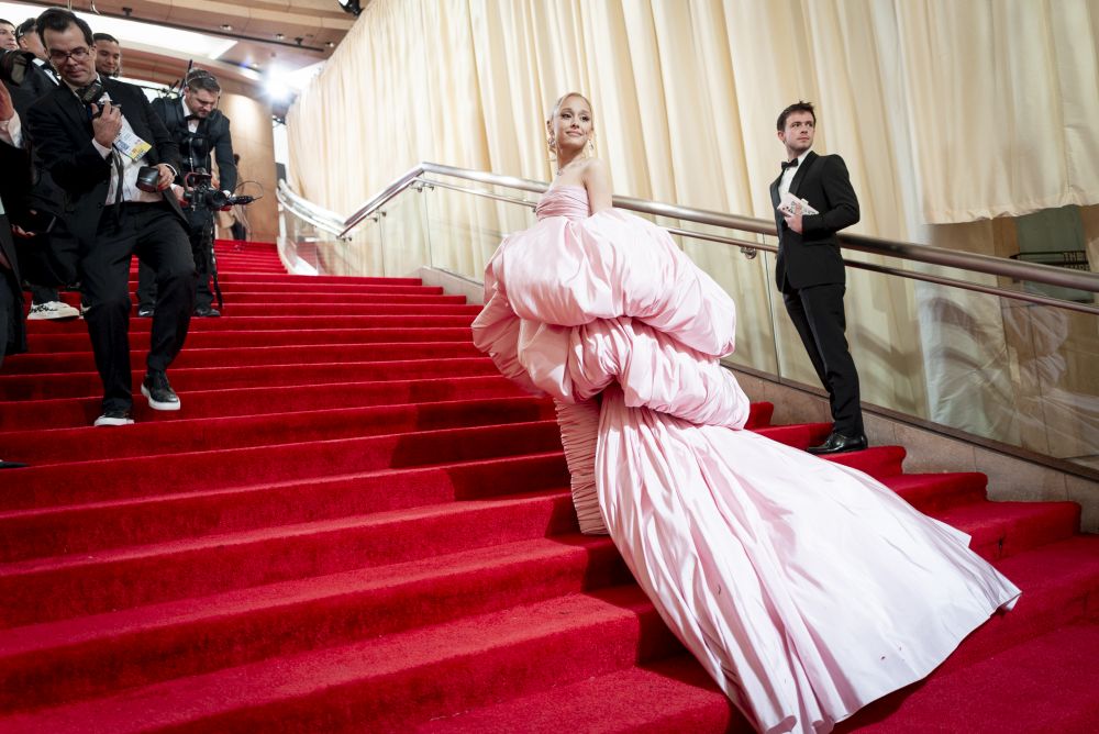 Ариана Гранде с поръчкови бижута Giambattista Valli haute couture и Tiffany & Co.