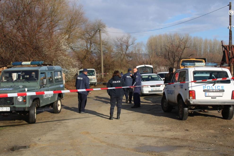 Въоръжени с бухалки пребиха мъж и жена край Благоевград. Нападението