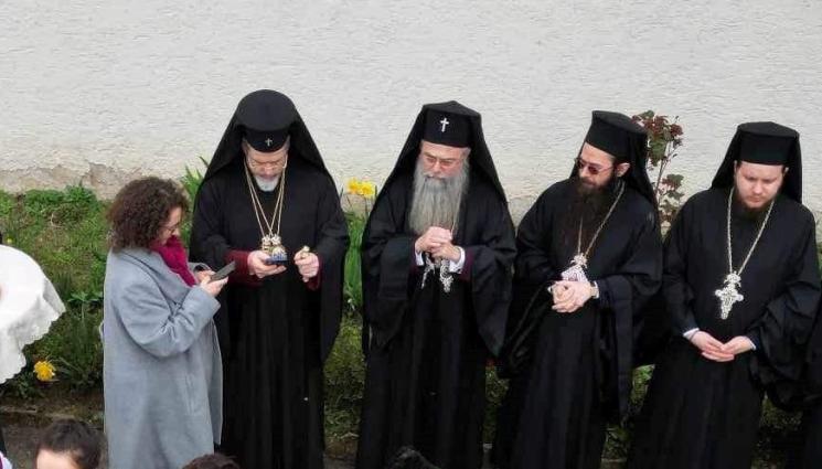 синод - Антоний и Николай ще помиряват Синода с народа