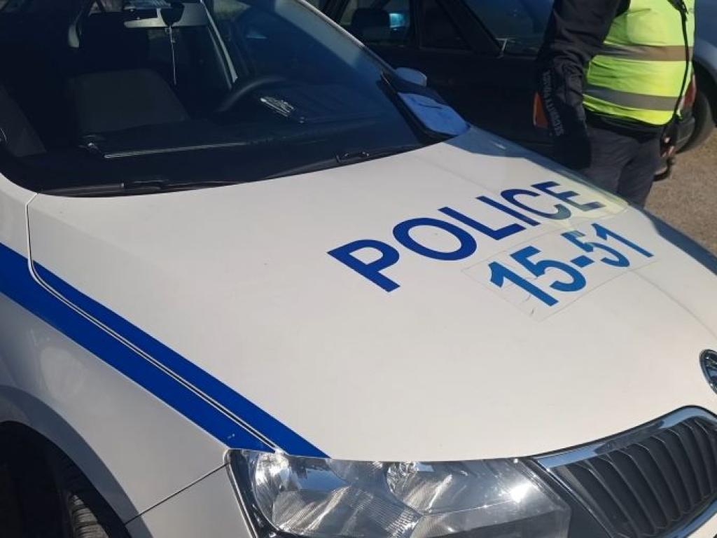 Столични полицаи задържаха двама малолетни откраднали автомобил съобщиха от МВР Видеото