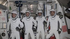Четирима астронавти от четири различни държави се върнаха на Земята