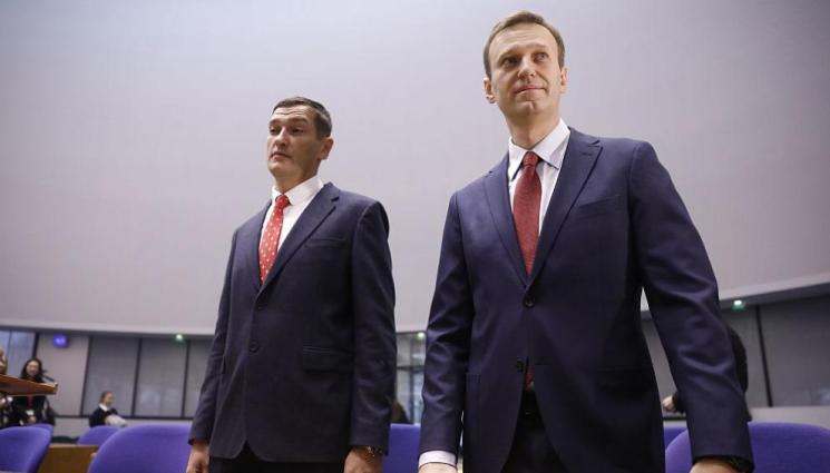 Навални - Сътрудник на Навални е нападнат пред дома си