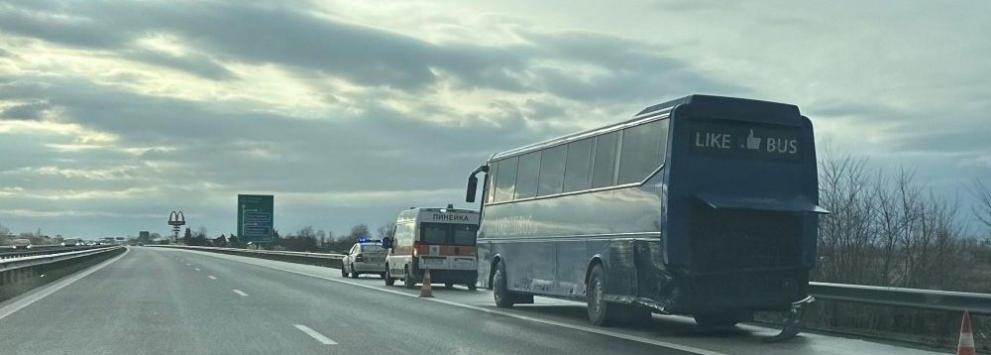 Снимка: Катастрофа между украински автобус с пътници и кола на АМ „Тракия”