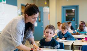 Предлагат 20% увеличение на учителските заплати 