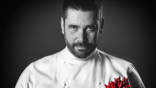 Шеф Ангелов тества рецепторите за люто на готвачите в Hell’s Kitchen