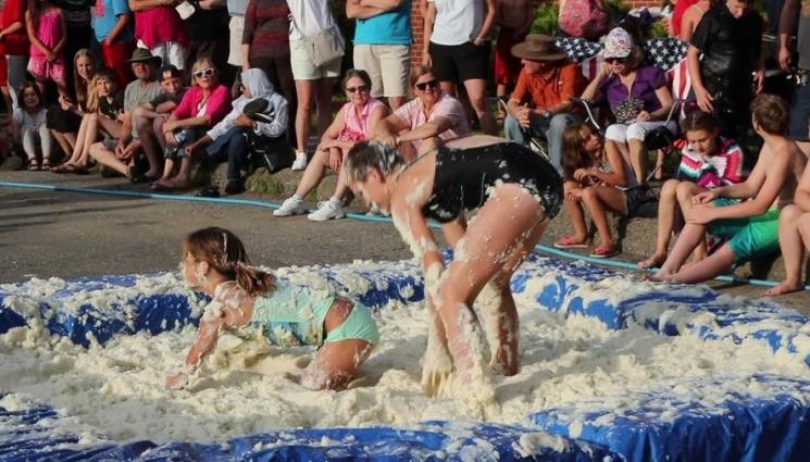 картофеню пюре спорт - ШАНТАВИ СЪСТЕЗАНИЯ С ХРАНА 2.0: Да нокаутираш противника в картофено пюре (СНИМКИ)