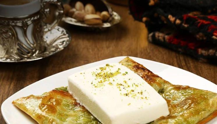 Катмер - ЗЛАТНО ВРЕМЕ: В кухнята на „Моето име е Мелек“: Катмер за Джумали  с повечко сметана (РЕЦЕПТА)