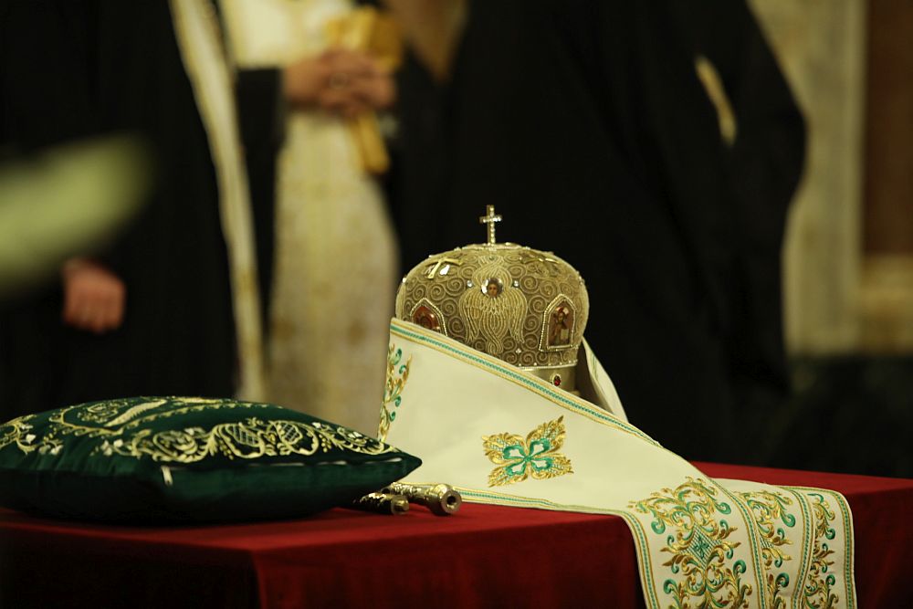 Поклонение пред тленните останки на патриарх Неофит в катедралата „Александър Невски“