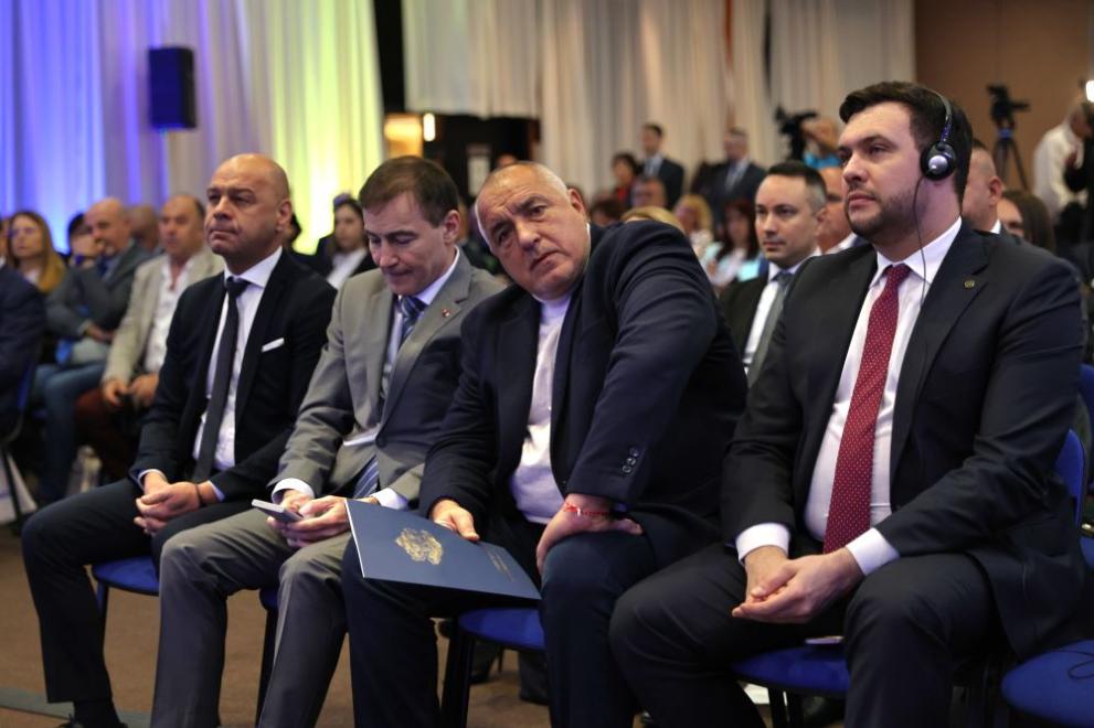 Българите да се готвят за вдигане на данъците, каза лидерът