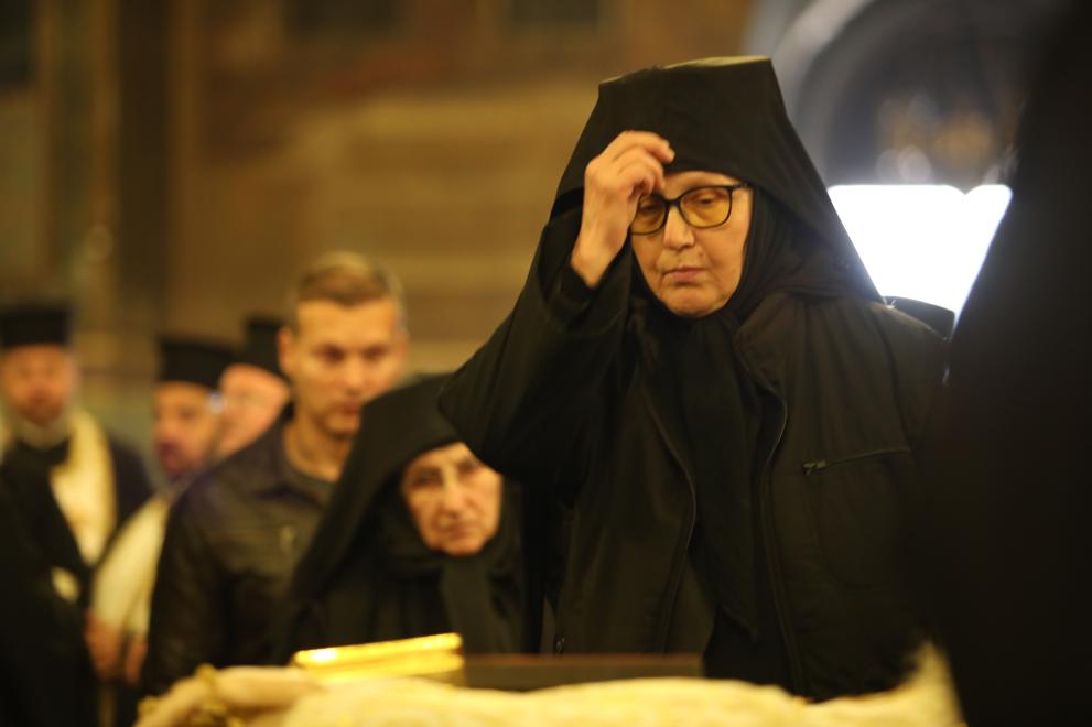 Поклонение пред тленните останки на патриарх Неофит в катедралата Александър Невски