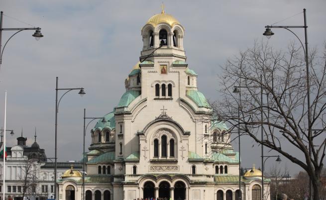 Парламентът спира да ползва зоната за охрана на пл. „Св. Александър Невски“