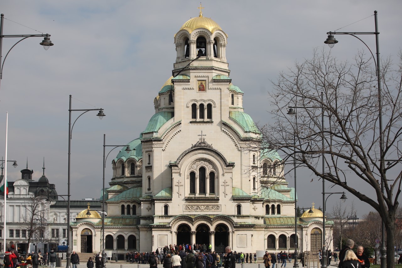 Парламентът спира да ползва зоната за охрана на пл. „Св. Александър Невски“