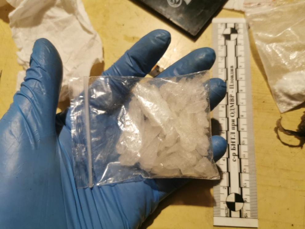 Иззеха голямо количество наркотици и задържаха наркодилъри в Пловдив, съобщиха от