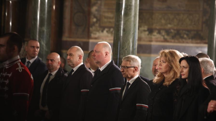 Президентът Румен Радев и други държавни лица отдадоха почит на патриарх Неофит