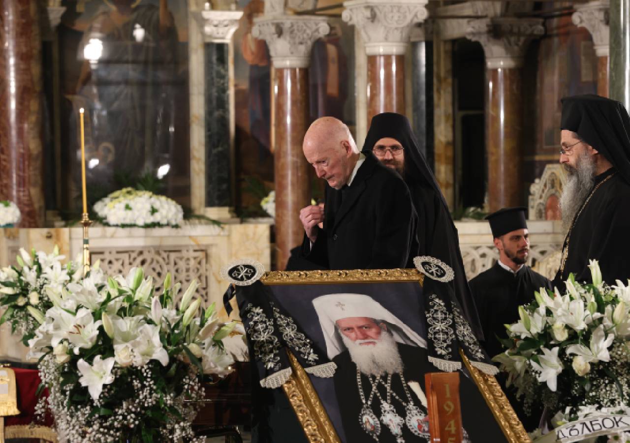 поклонение патриарх Неофит