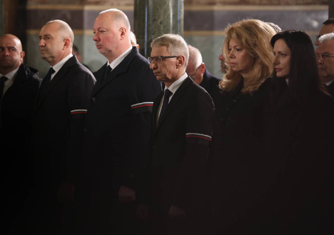 поклонение патриарх Неофит