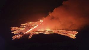 Вулкан в Исландия изригна за четвърти път от декември насам