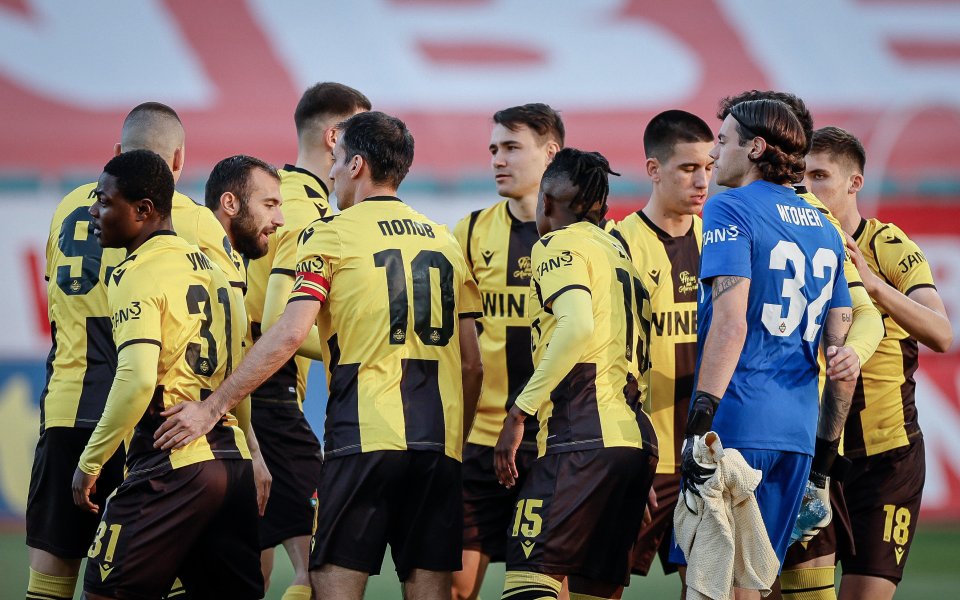 От Ботев Пловдив изпратиха официално молба до деловодството на БФС,