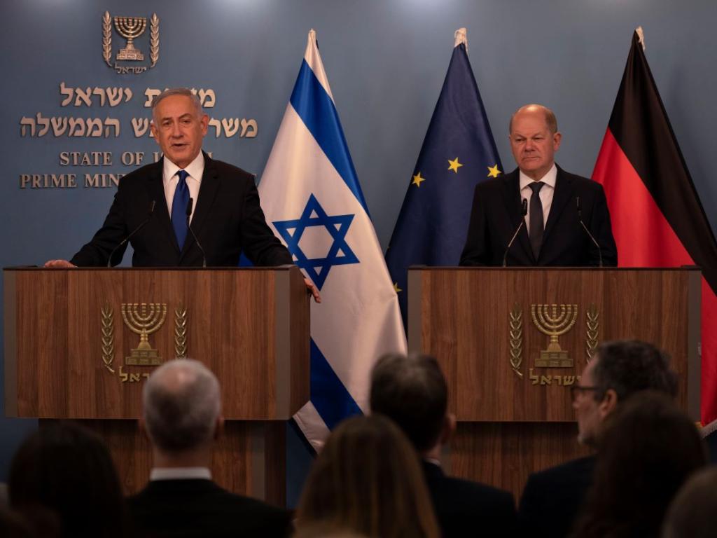 Втелефонен разговор с израелския премиер Бенямин Нетаняху германският канцлер Олаф