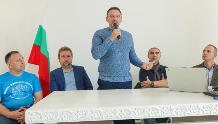 Иван Колев - Президентът на БФЛА с визита в Луковит за