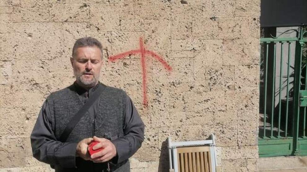 Снимка: Сливенски свещеник обяви гладна стачка заради касирания избор за митрополит