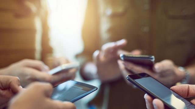 30 години SMS: От „Весела Коледа“ до технологична легенда