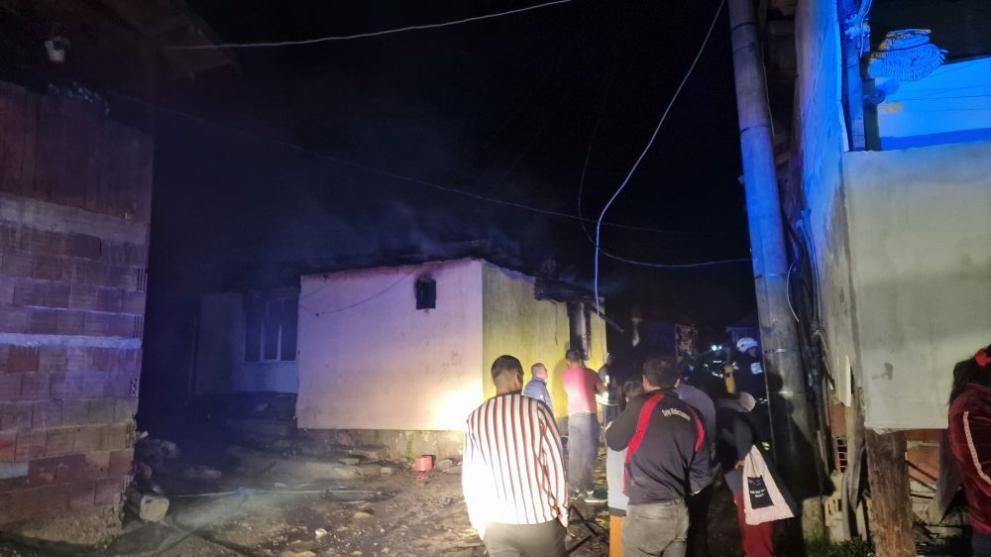 Снимка: Разследват големия пожар в Смолян, при който изгоряха къщи