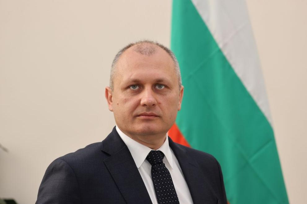 Валентин Мундров е заместник-министър на електронното управление в кабинета Денков.