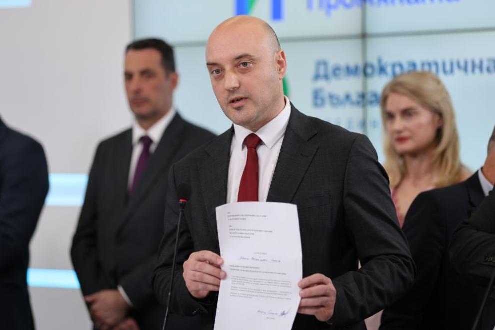 На брифинг от Продължаваме промяната-Демократична България кандидат-министри обявиха, че оттеглят номинациите