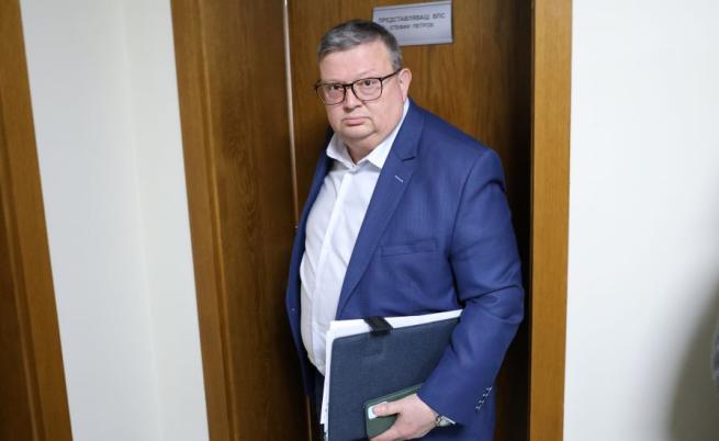 Цацаров: Не познавам Мартин Божанов, не съм го виждал