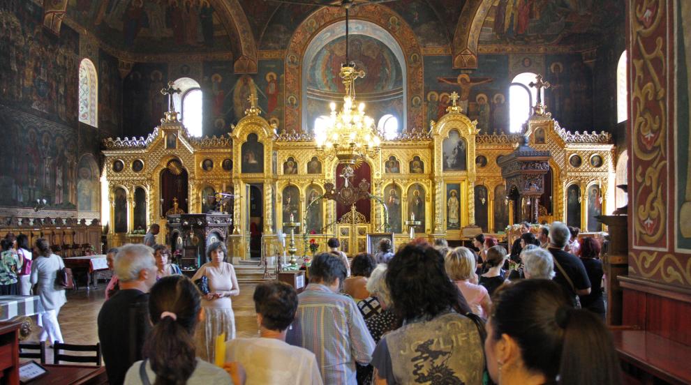 Защо православни и католици празнуват Великден на различни дати