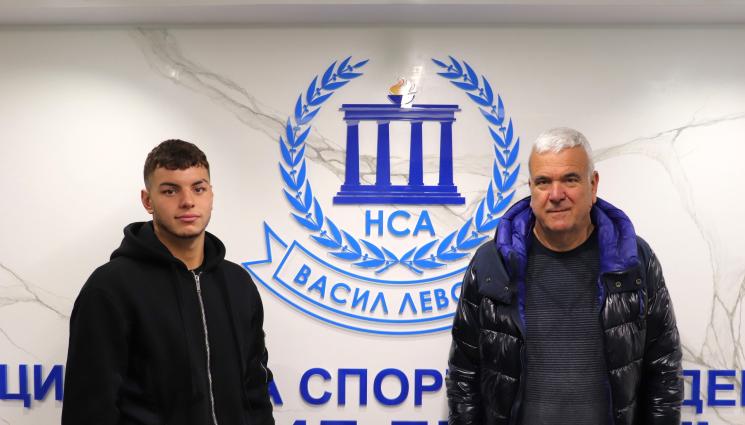 Мицин Вакареев НСА - Не сменя коридора: Световният ни рекордьор в плуването Мицин с треньора си в най-добрия БГ университет