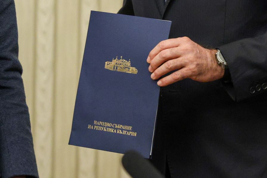 Президентът Радев връчва третия мандат за съставяне на правителство