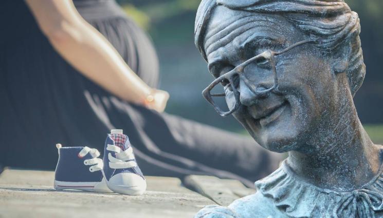 баба - ЧУДО НЕВИЖДАНО: 81-годишна жена носила бебе 56 лета! (СНИМКИ)