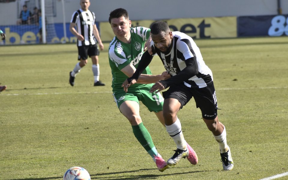 Футболистът на Локомотив Пловдив Йоан Баи е с контузия след