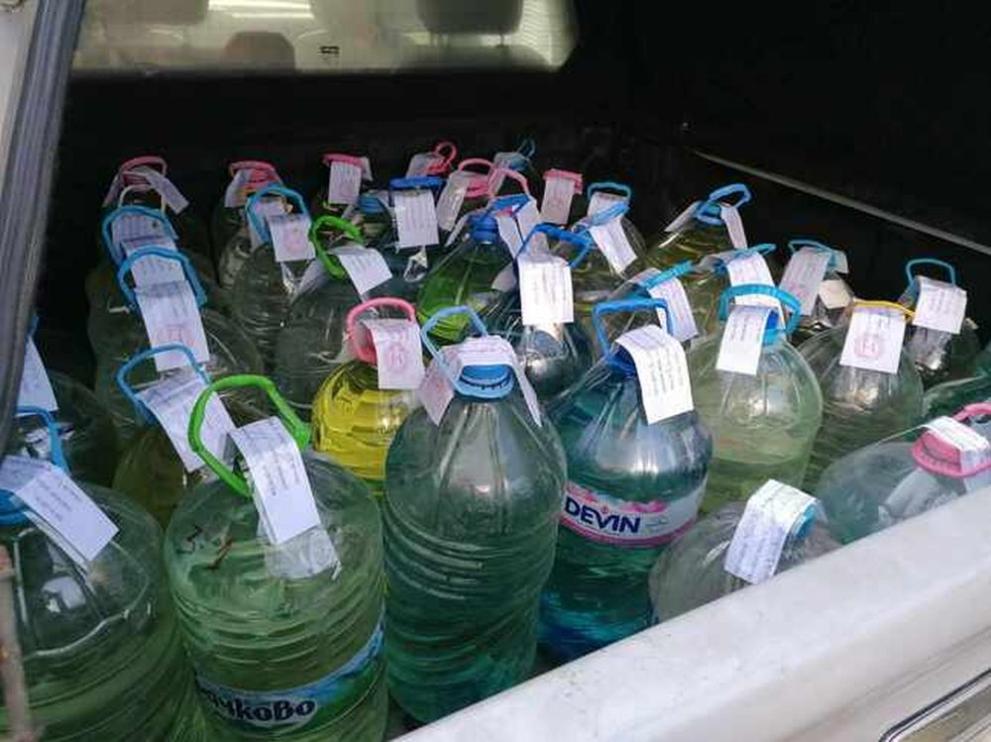 Снимка: Иззеха близо 600 литра контрабандна ракия за търговия в Шумен