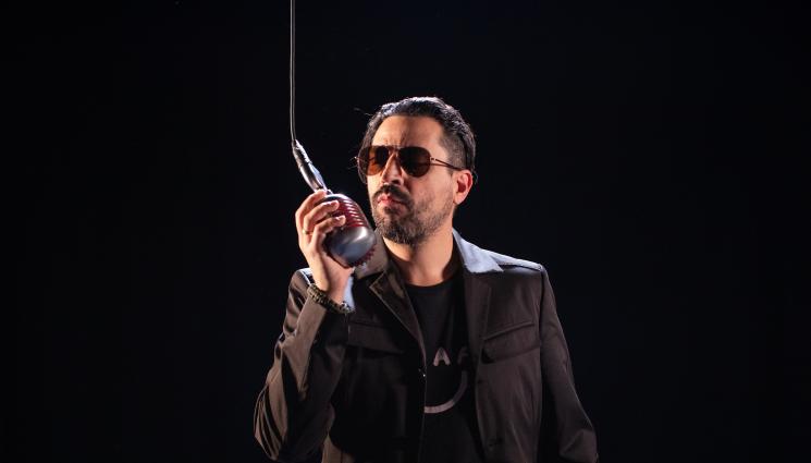 Влади Михайлов - Актьорът и певец Влади Михайлов пред