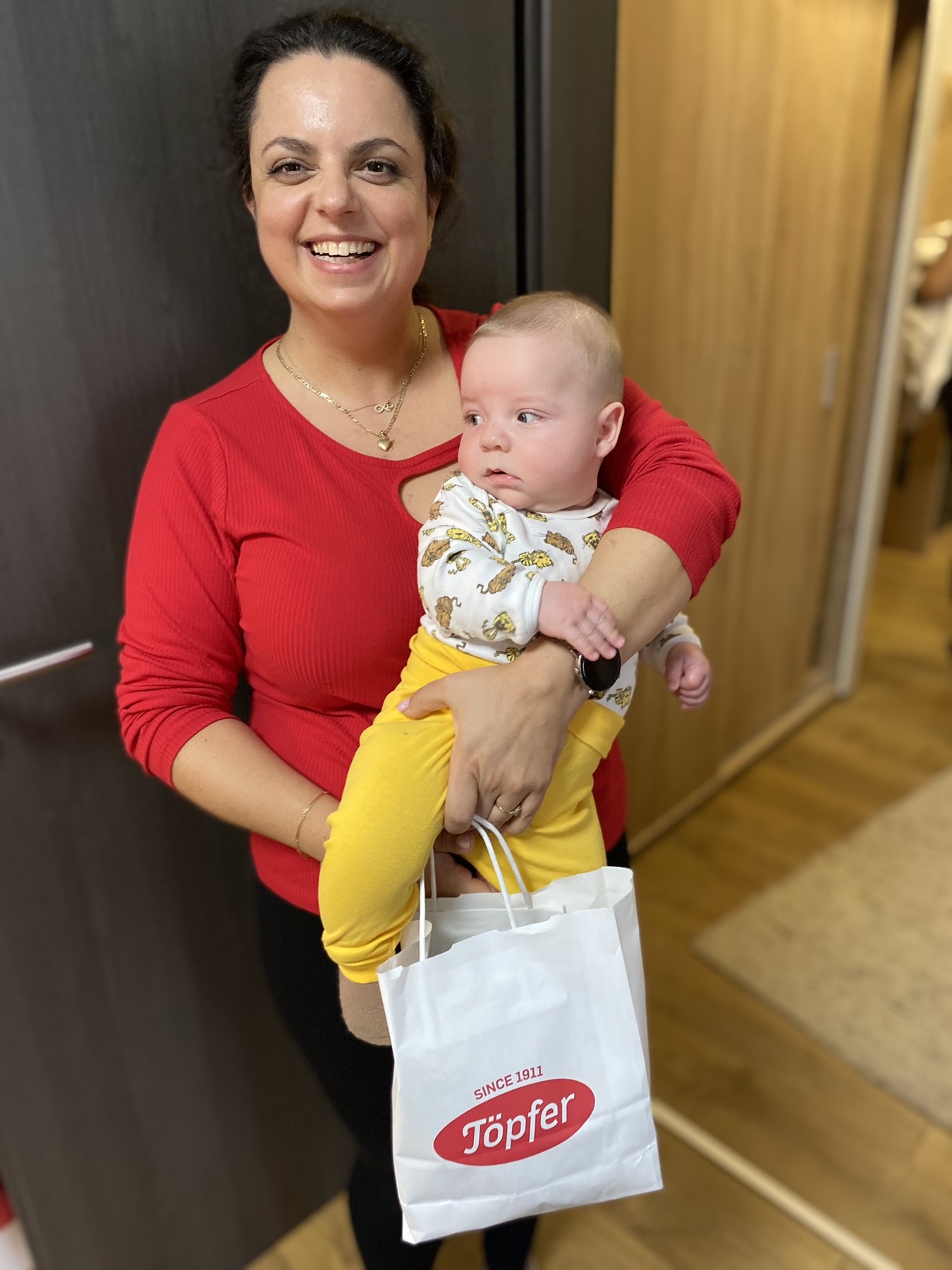 Акушерката Радост Николова