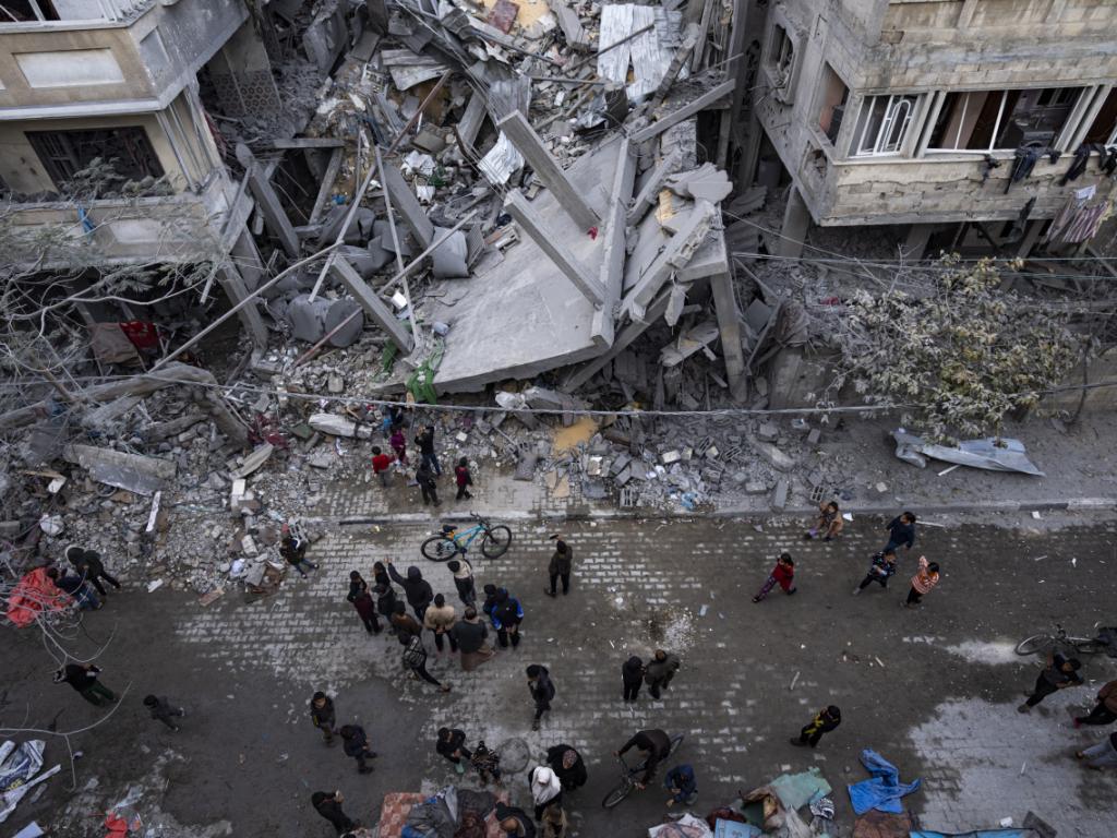 Израелските сили днес са обсадили още две болници в Газа