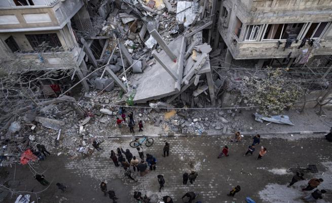 Израел e обсадил още две болници в Газа и е поискал те да бъдат евакуирани